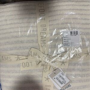 Brand new barefoot dreams, blanket